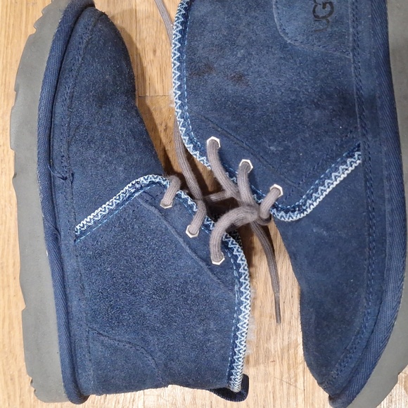 Kids Ugg Boots - Picture 2 of 4